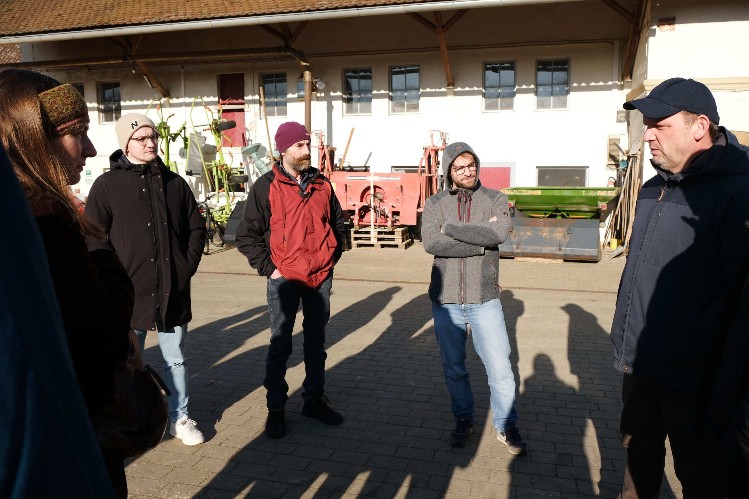 Gruppe bekommt Betriebsführung